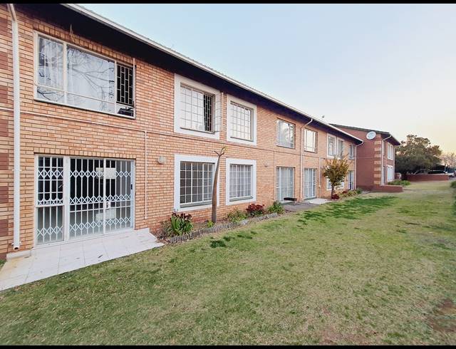 1 BEDROOM APARTMENT TO LET IN HALFWAY GARDENS
